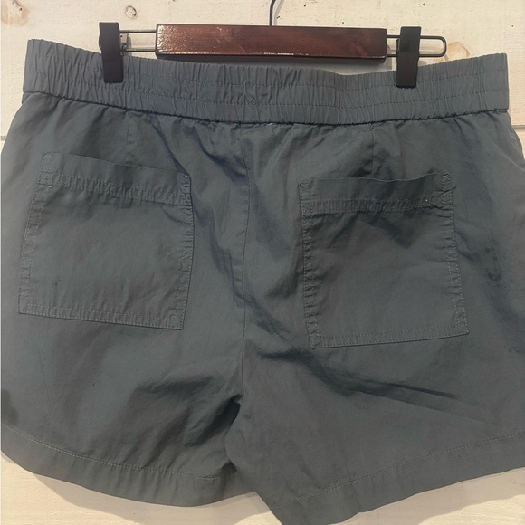 Loft Anne Taylor Dusty Blue Cargo
Shorts Size Medium . Great condition! - Picture 9 of 9